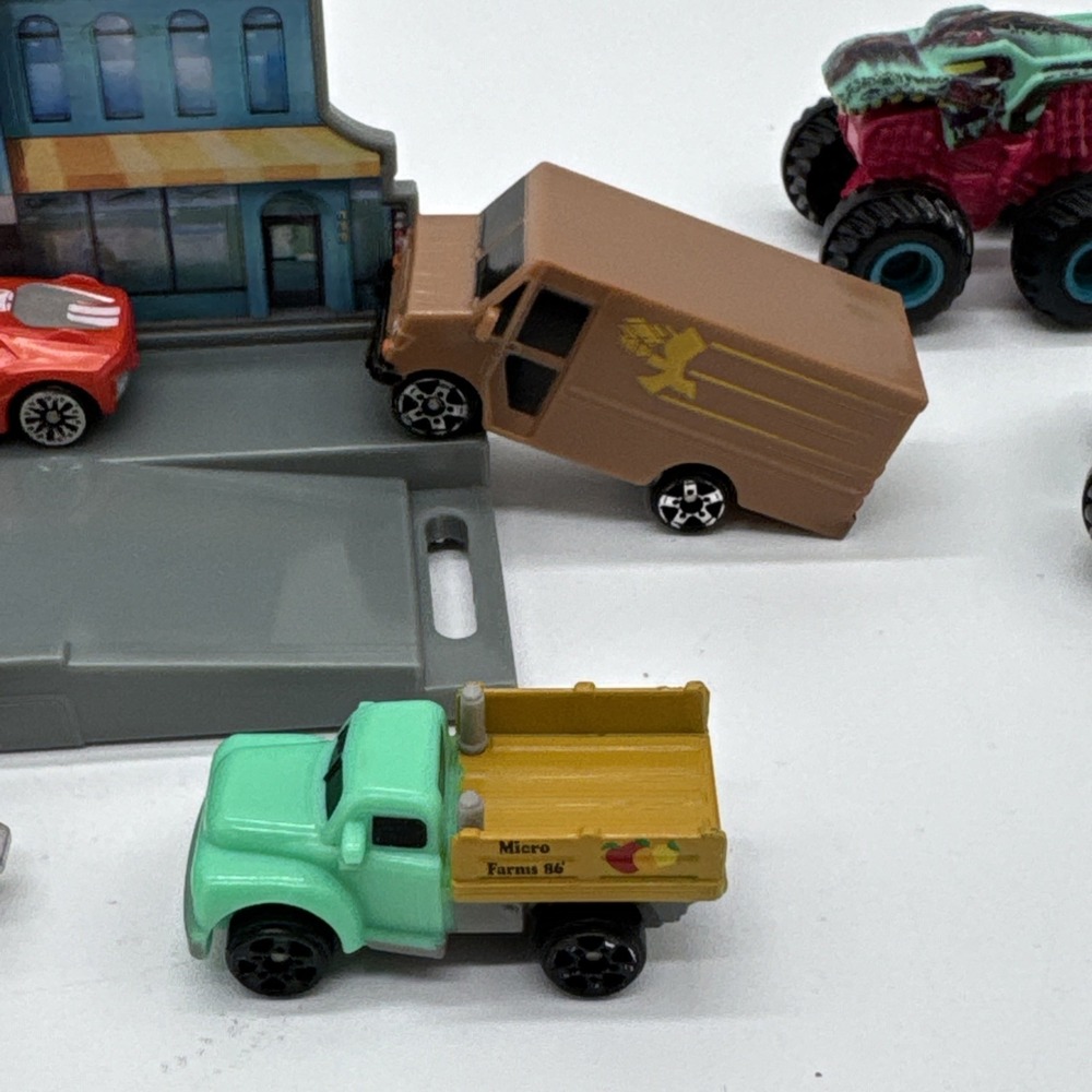 Micro Machines Lot Plus Extras - Picture 5 of 13